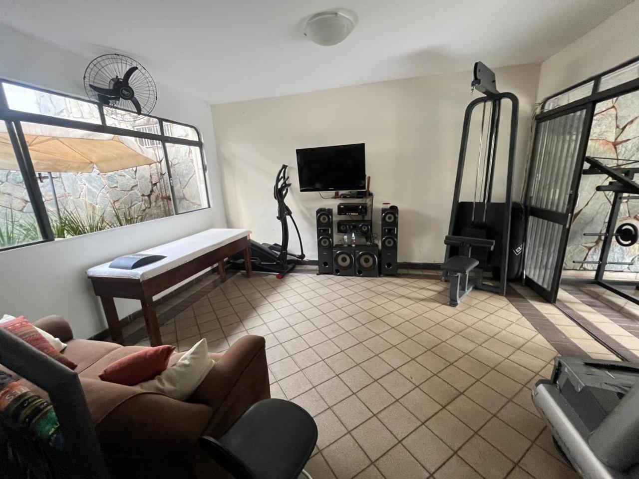 Casa Quintal Bueno! 5 Quartos Com Ar Split E Internet Ultra! Perto Do Melhor De Goiania! Marista Parques Areiao E Vaca Brava Hospital Premium Mater Dei Blue Fit Perdomo Goiania Shopping! Экстерьер фото