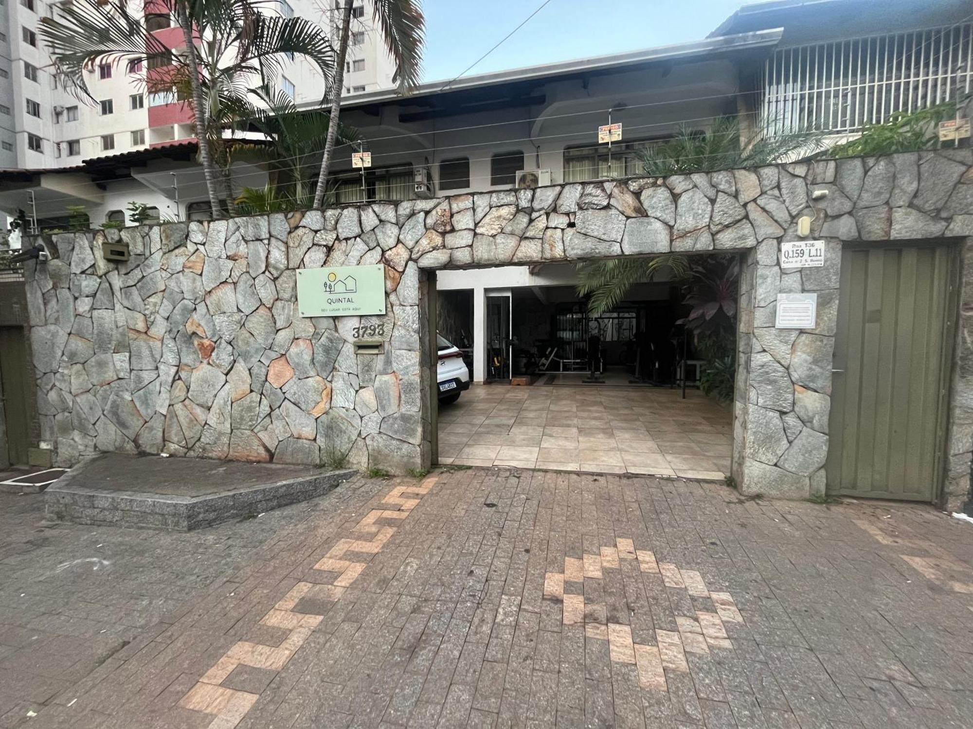 Casa Quintal Bueno! 5 Quartos Com Ar Split E Internet Ultra! Perto Do Melhor De Goiania! Marista Parques Areiao E Vaca Brava Hospital Premium Mater Dei Blue Fit Perdomo Goiania Shopping! Экстерьер фото